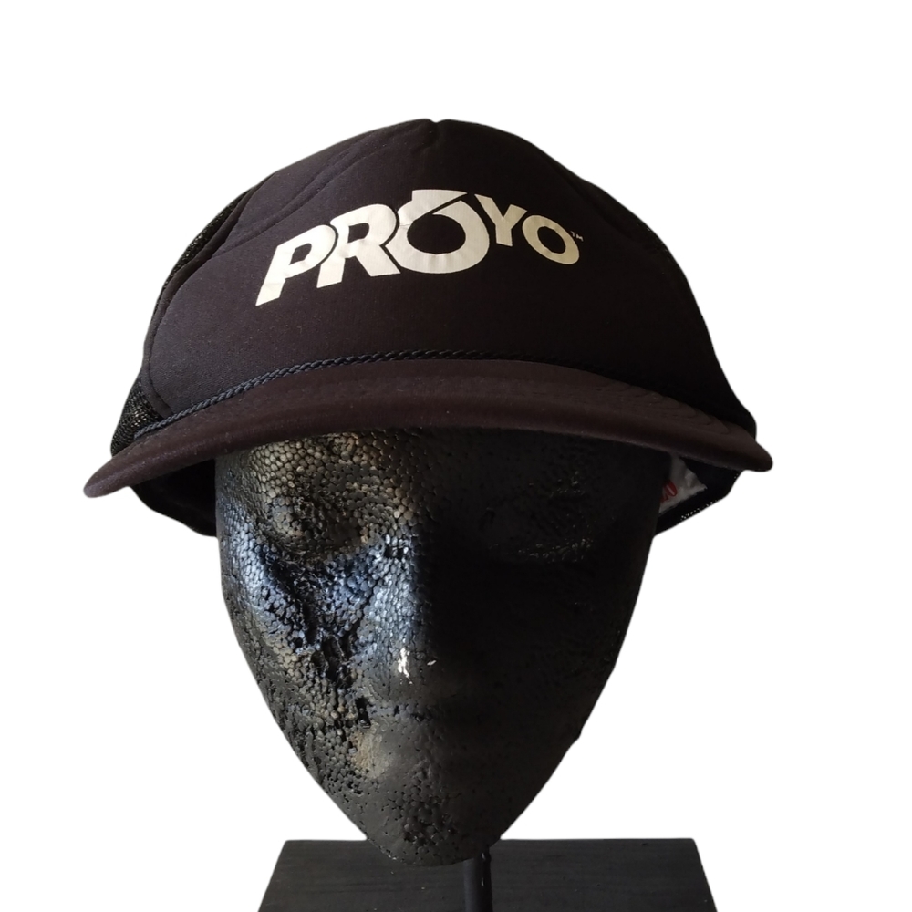Otto Collection retro black trucker cap.